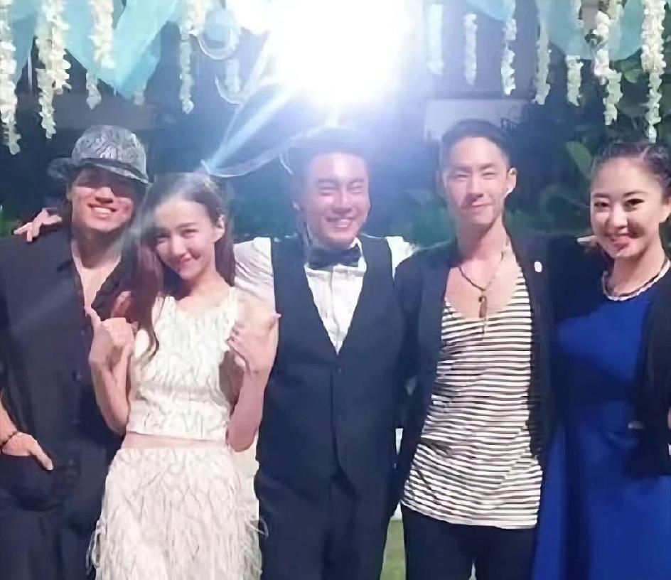 2016年朱孝天在巴厘岛的婚礼，言承旭和吴建豪都到场了，周渝民则是因为老婆喻虹渊