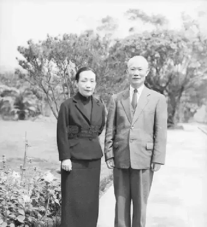 1931年，宋美龄想把干女儿谭祥许配给陈诚，谭祥问陈诚是何职务，宋美龄答“军长”，谭祥默许。陈诚是在