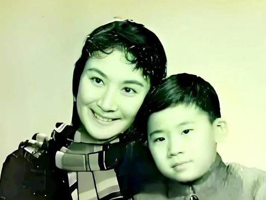 1966年9月11日，梅派京剧名家言慧珠在上海离世，年仅47岁，离世前，她万般不