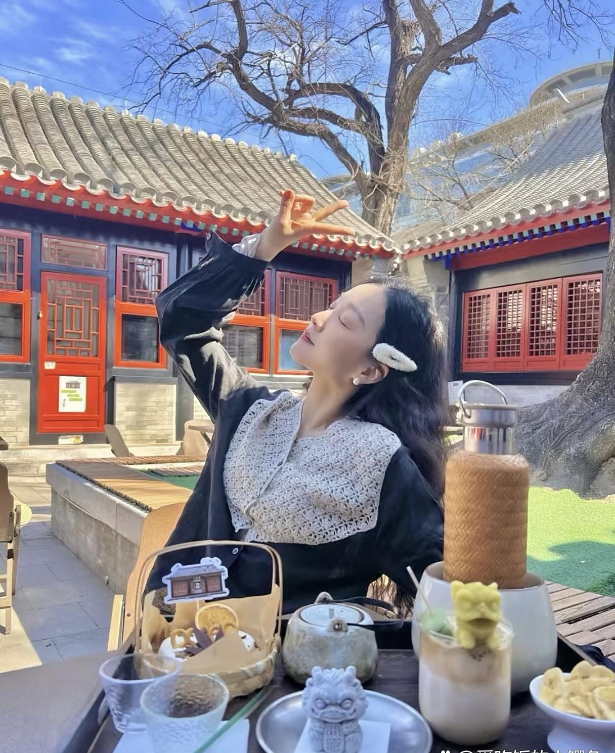看来之前老说马龙拍照技术不好是冤枉他了，看看把老婆拍得多漂亮啊，再看看怎么拍的自