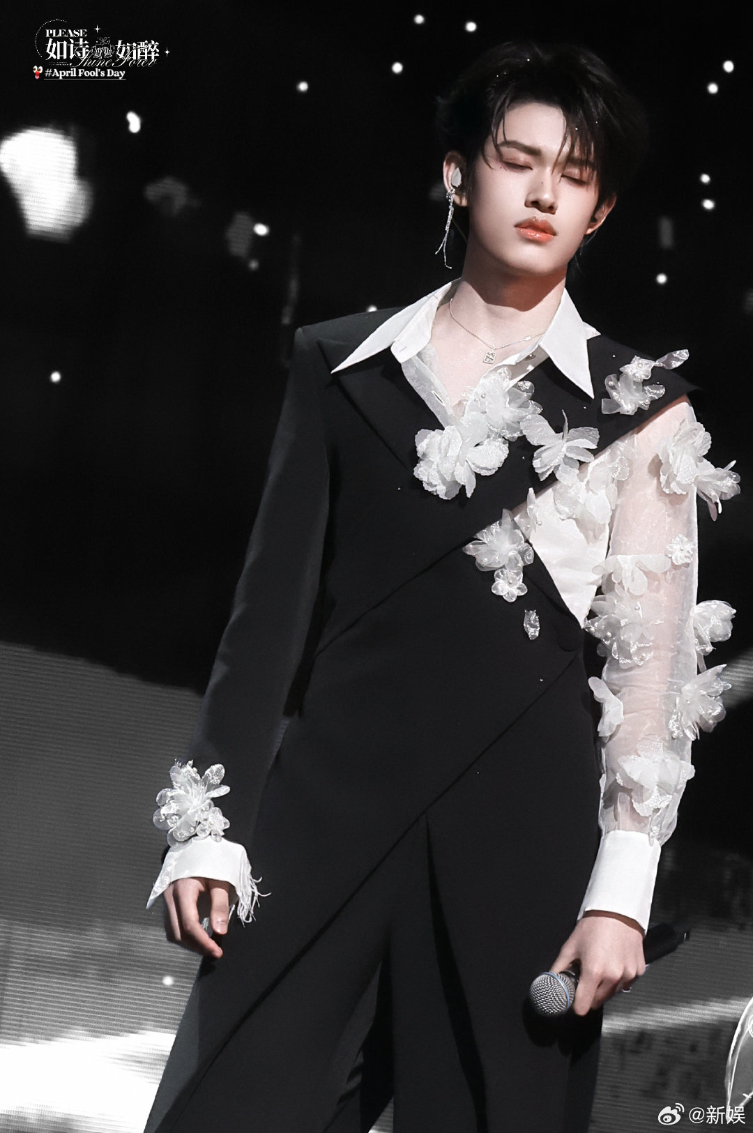 刘诗诗站姐发了张极刘诗诗站姐拍的张极刘诗诗站姐分享了舞台张极！期待帅哥的澳门演唱