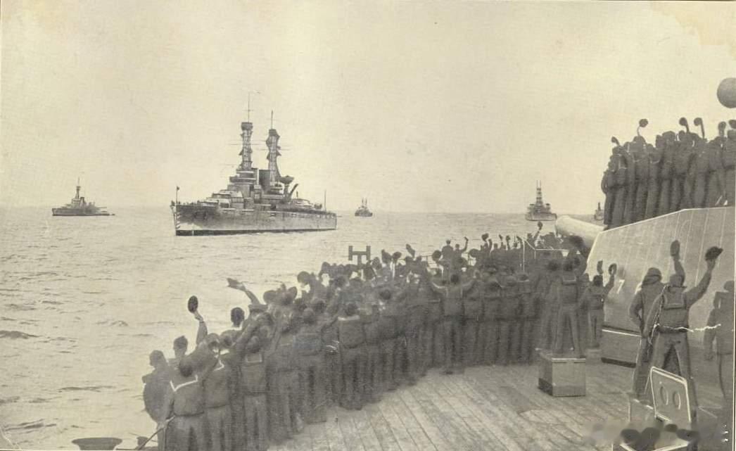 1918年11月11日，英国大舰队旗舰HMSQueenElizabeth