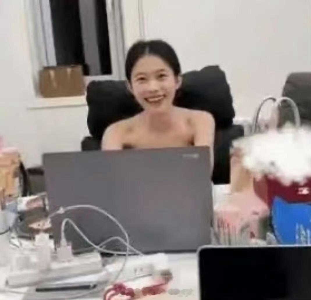人生建议，上班不要穿抹胸，不然……