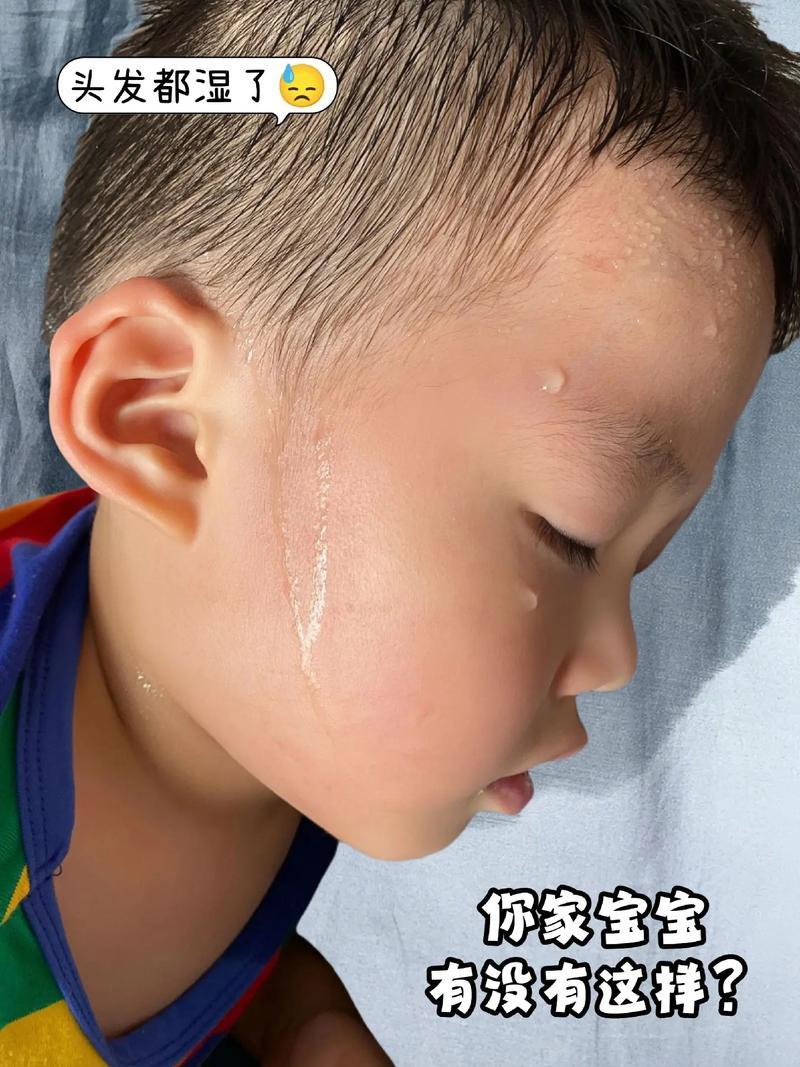 不少5岁男孩夜里睡觉浑身出汗，大多是生理性盗汗。孩子新陈代谢旺盛、体温调节能力弱
