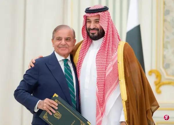 巴基斯坦巧妙的在沙特住军了，真真的是智慧美国看着也无话可说，你没有能力保护人家，