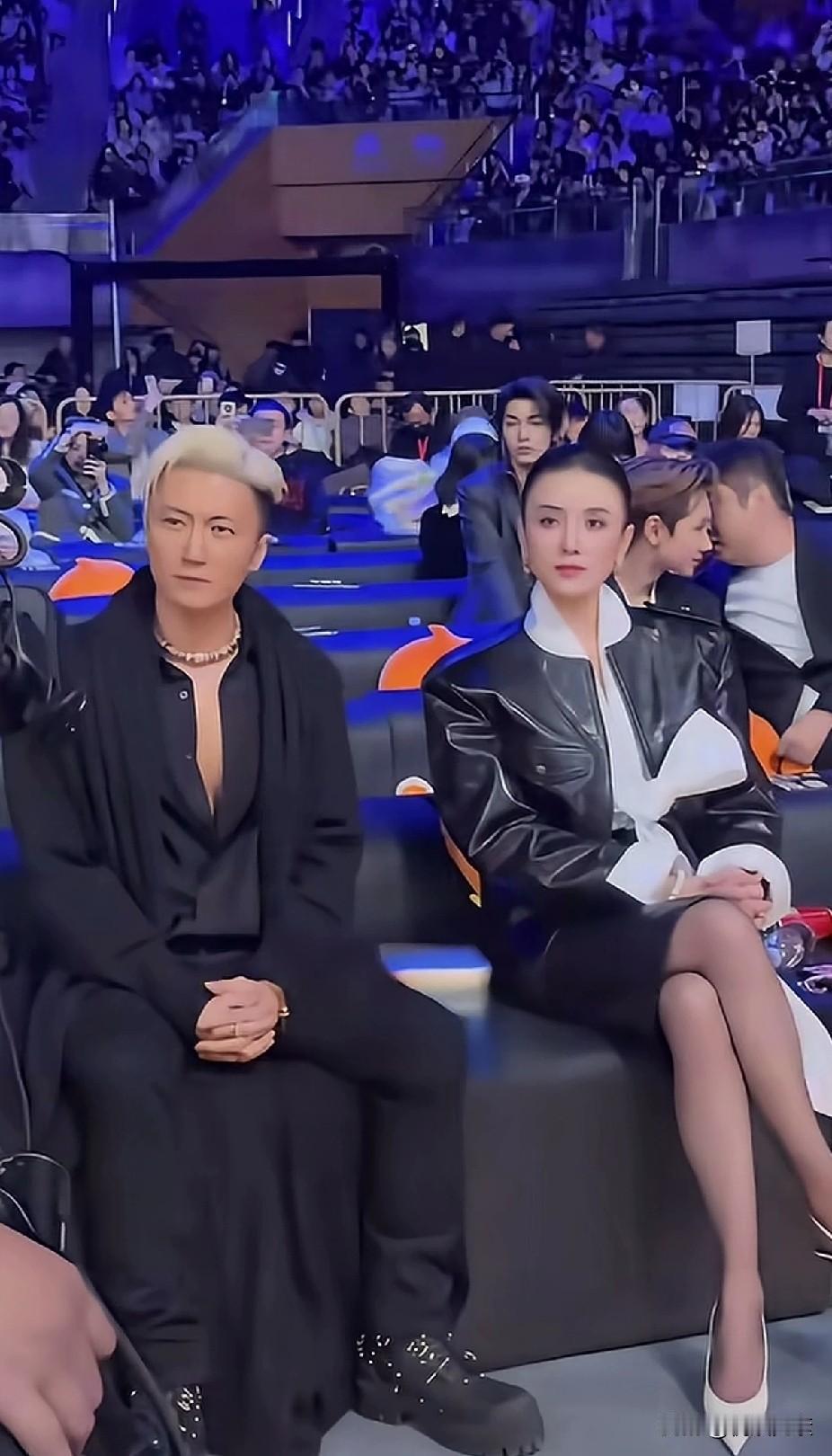 宋佳和谢霆锋并排而坐，落落大方，漂亮得体，与天后王菲相比，哪一个更加具有霸