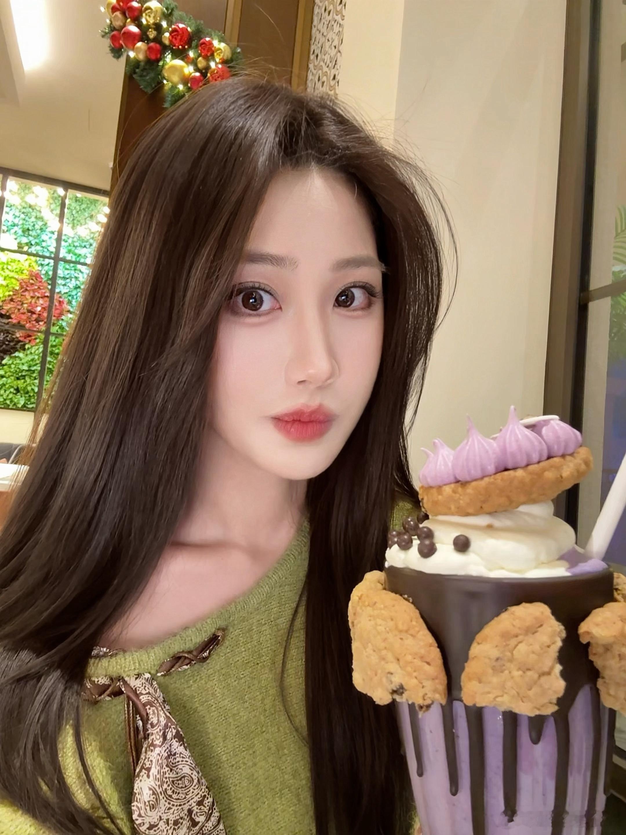 我跟大家说，来环球影城，最好吃的是红龙。就是环球影城大酒店2楼那个红龙，什么巧克