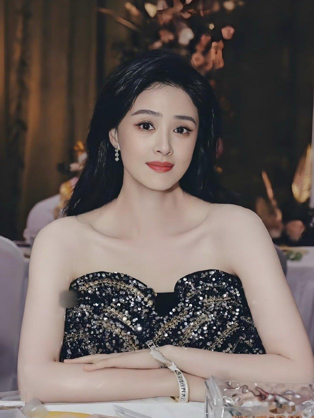 蒋欣说奶茶蛋糕都是经纪人给她买的蒋欣的蜕变从来不让人失望！曾被制片人直言“微胖