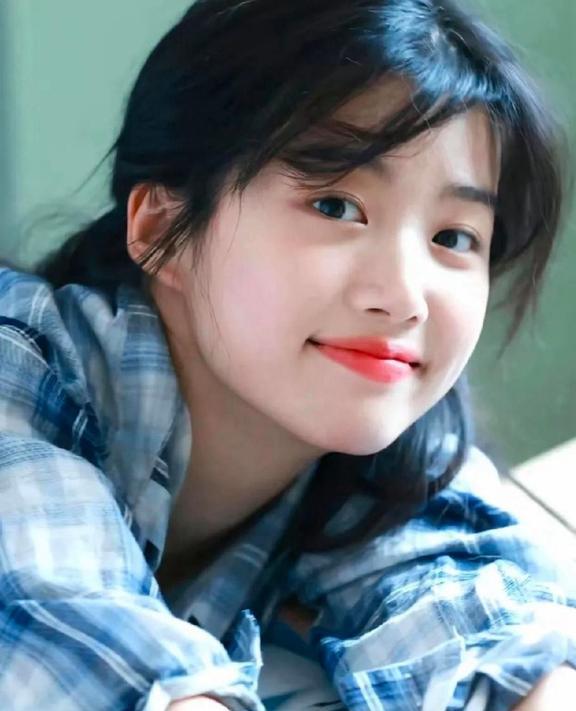 1.李昀锐参演剧集《在你眉梢点花灯》。2.迪丽热巴的新剧《璀璨之上》，网传是