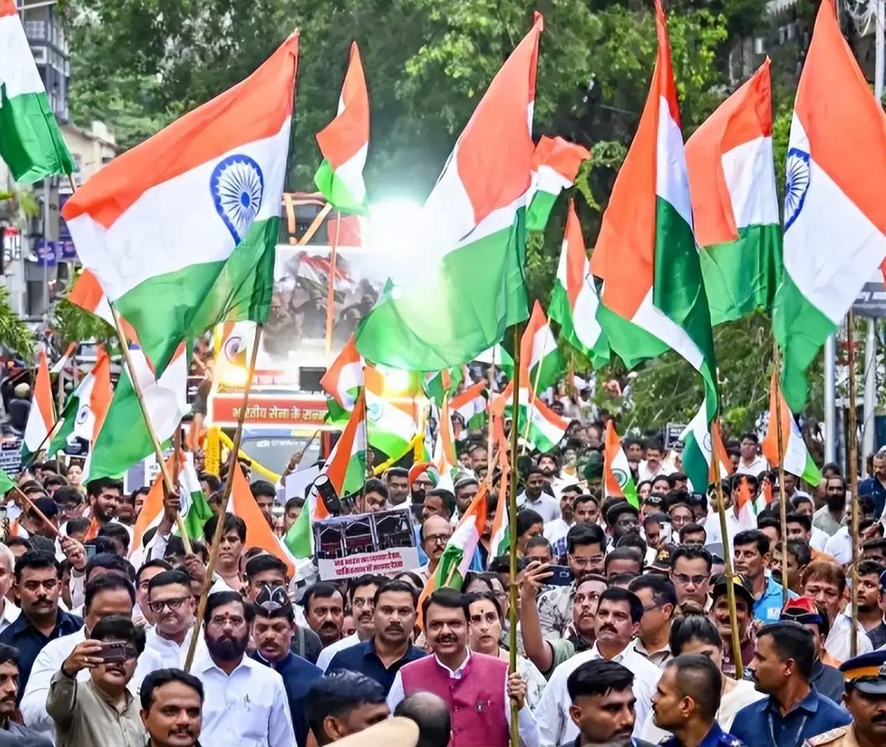 印度用人民币买俄罗斯石油，但这钱从哪来的？其实，印度不仅有钱买俄罗斯石油，还能买