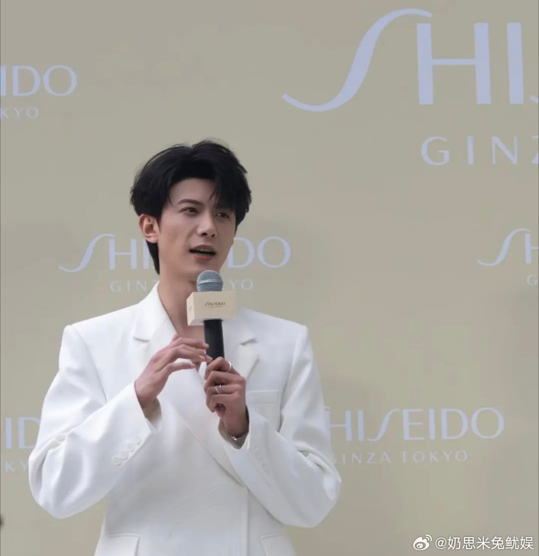 是电视剧中的滤镜太重了吧，现实中也就那样