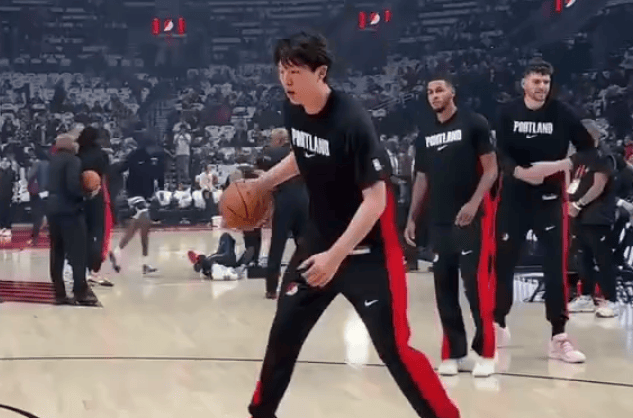 博主调侃: 杨瀚森拿下NBA常规赛首秀首分, 超越姚明0分2板了