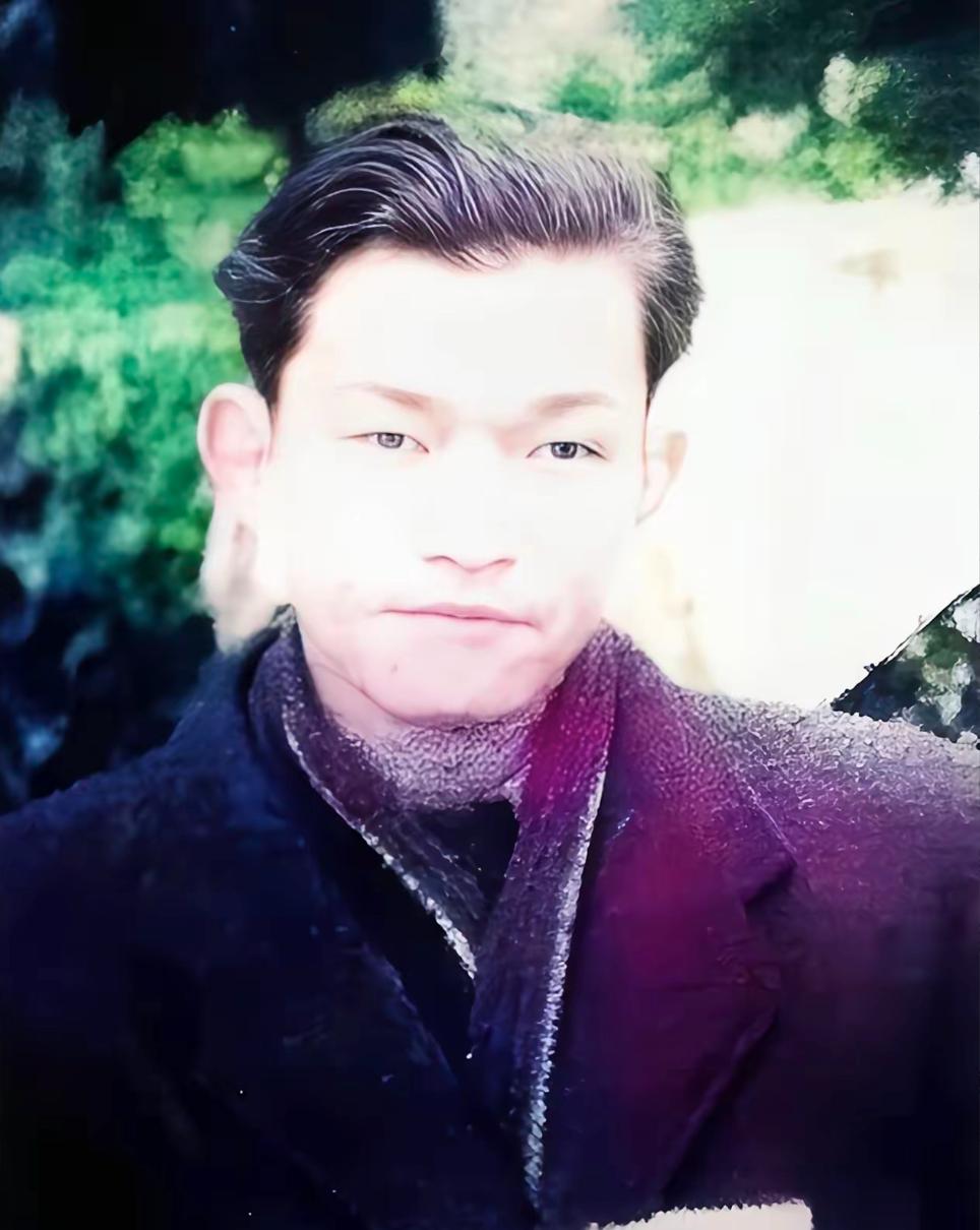 重庆解放后，曾任市委副书记的叛徒被捕。处决前，他提出一个奇怪请求：把尸体扔到荒郊