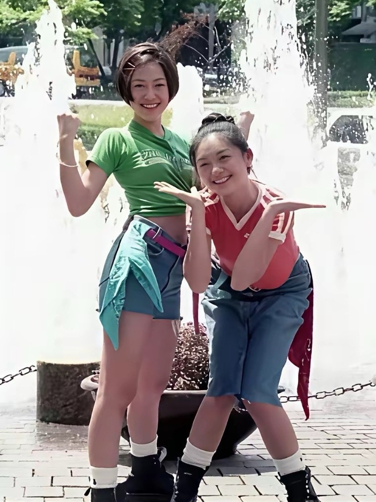 大s和小S年轻的时候确实活力四射，少女感十足啊！