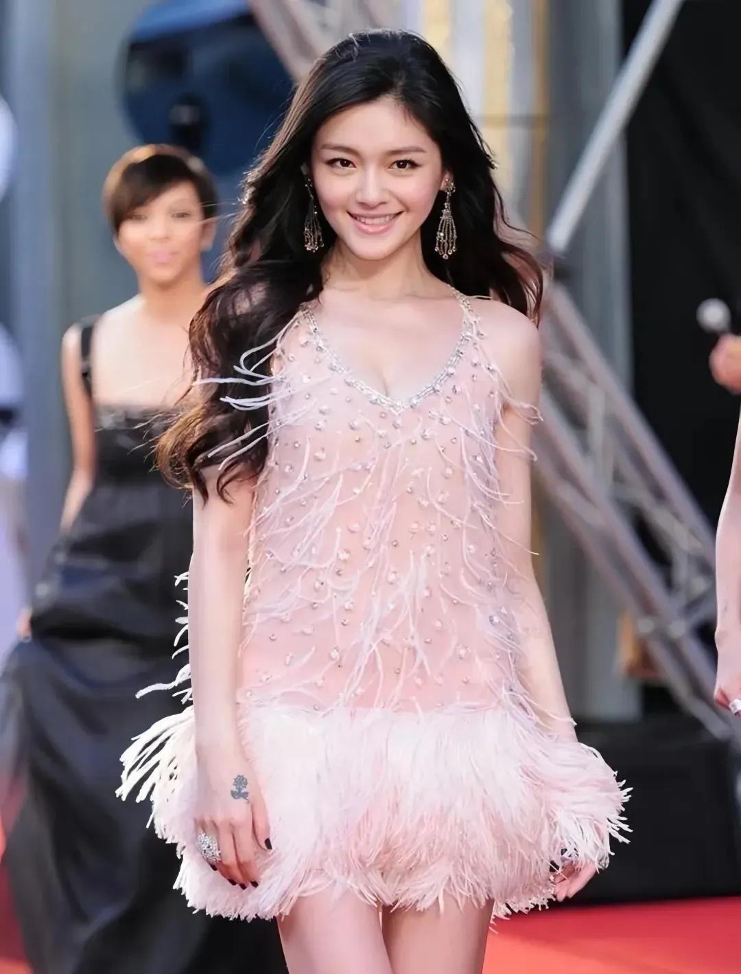 2008年大S金曲奖现场，意气风发，灿若阳光那个时候的大S刚刚22岁，