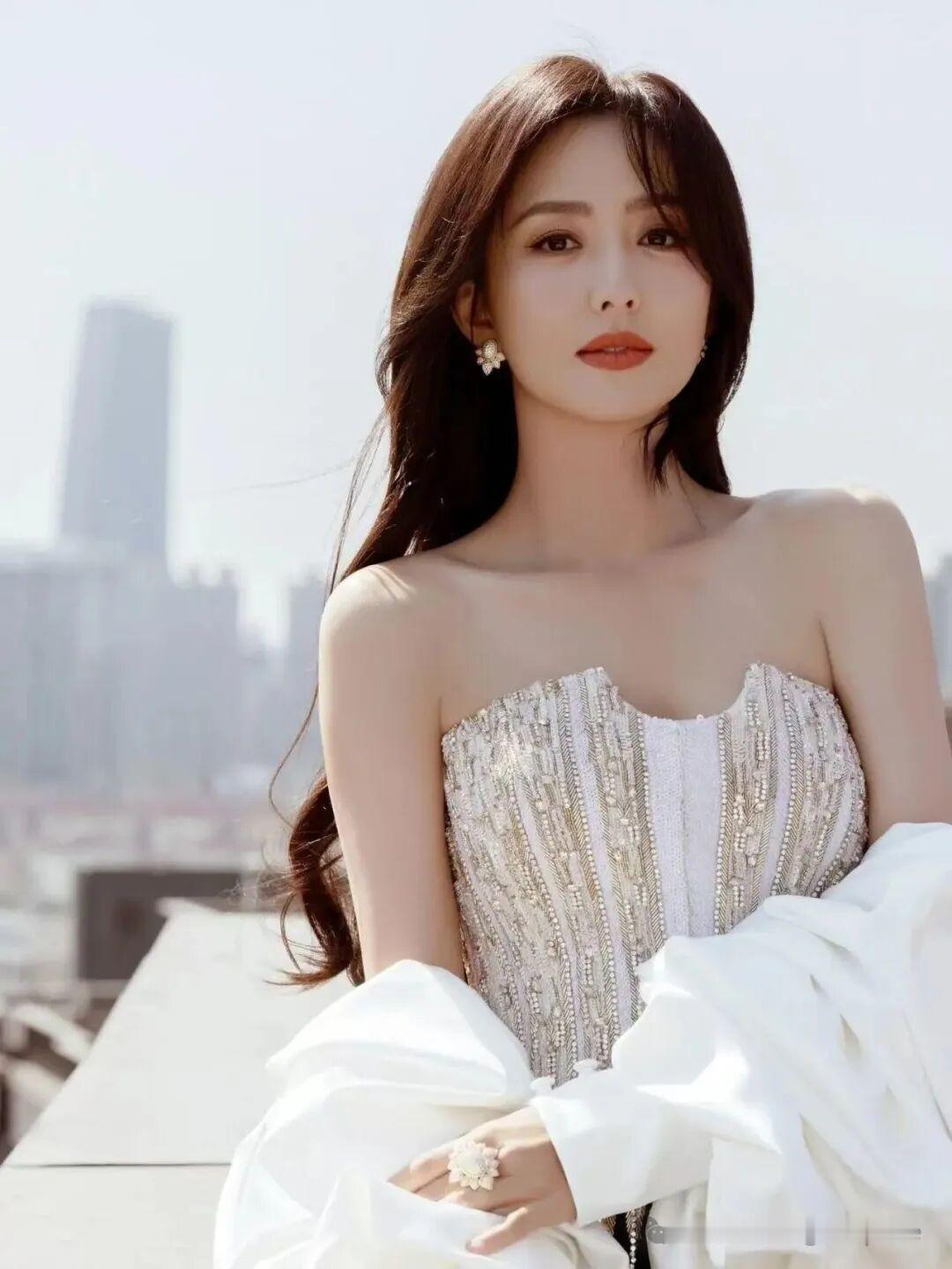 娱乐圈80后女明星颜值榜单前十位，看看哪位是你的最爱~~~佟丽娅（1983年）