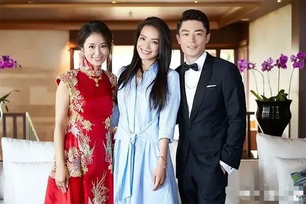 谁懂当年林心如和霍建华婚礼上，这张合照的含金量哇！如今再看，简直是前无古人，后无