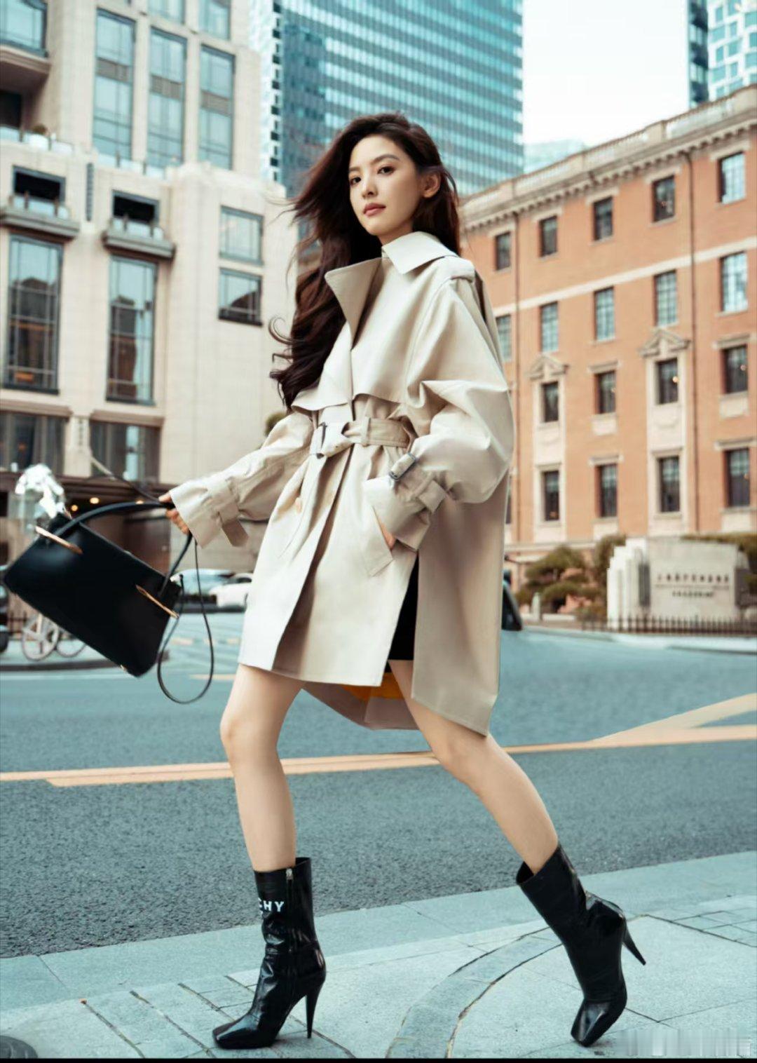 章若楠风衣look章若楠巴黎出图章若楠风衣look，好看，美得很轻松​​​