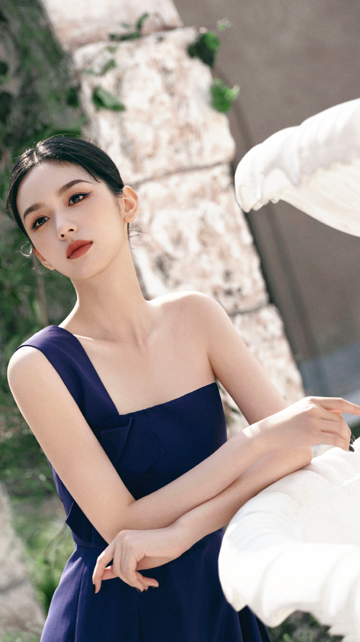 周也：早春里的一抹深蓝。周也