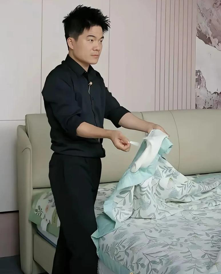 一天没看，又被惊到了！与辉同行两天GMV近3亿，数码专场三天破4亿估计稳了，靠自