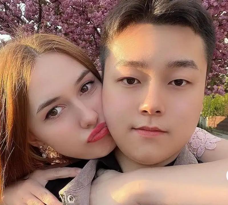 这哥们是真有狠劲儿。战争爆发的那个早上，卡修莎的母亲在电话里崩溃大哭。刘广帅没