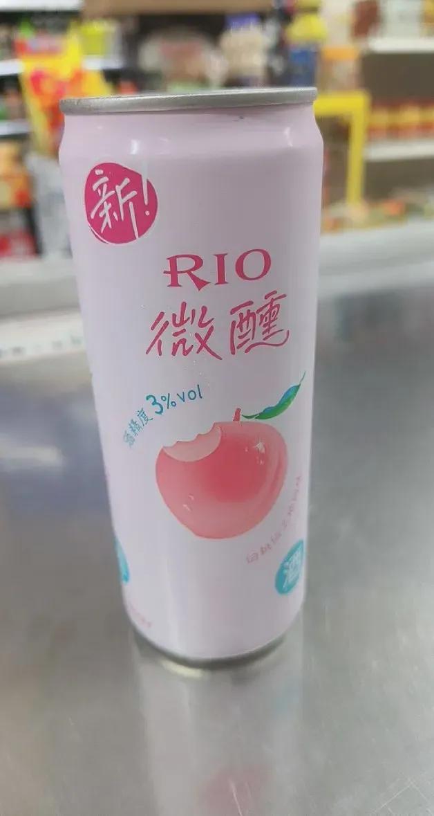 今年，我心里梗了一根刺，好难受！因为你是我藏在心底的意难平。每夜，我借酒浇愁！
