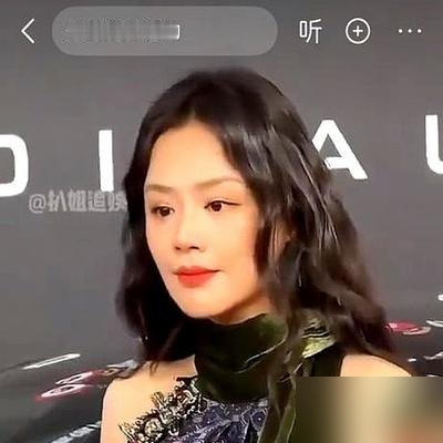 片场遇到个女演员，眉眼像极了马思纯，欧豪第一反应不是感慨，是躲。《交锋》开机，邱天刚进组，全网都看出