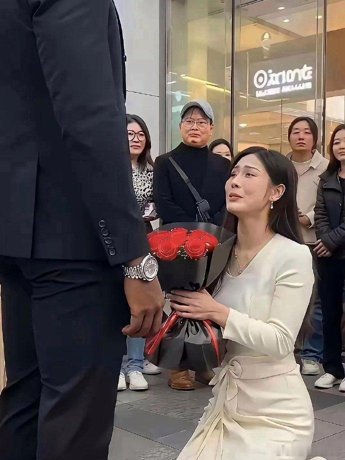 他爹以后估计抬不起头了，叔伯兄弟都是嘲笑的对象了​​​
