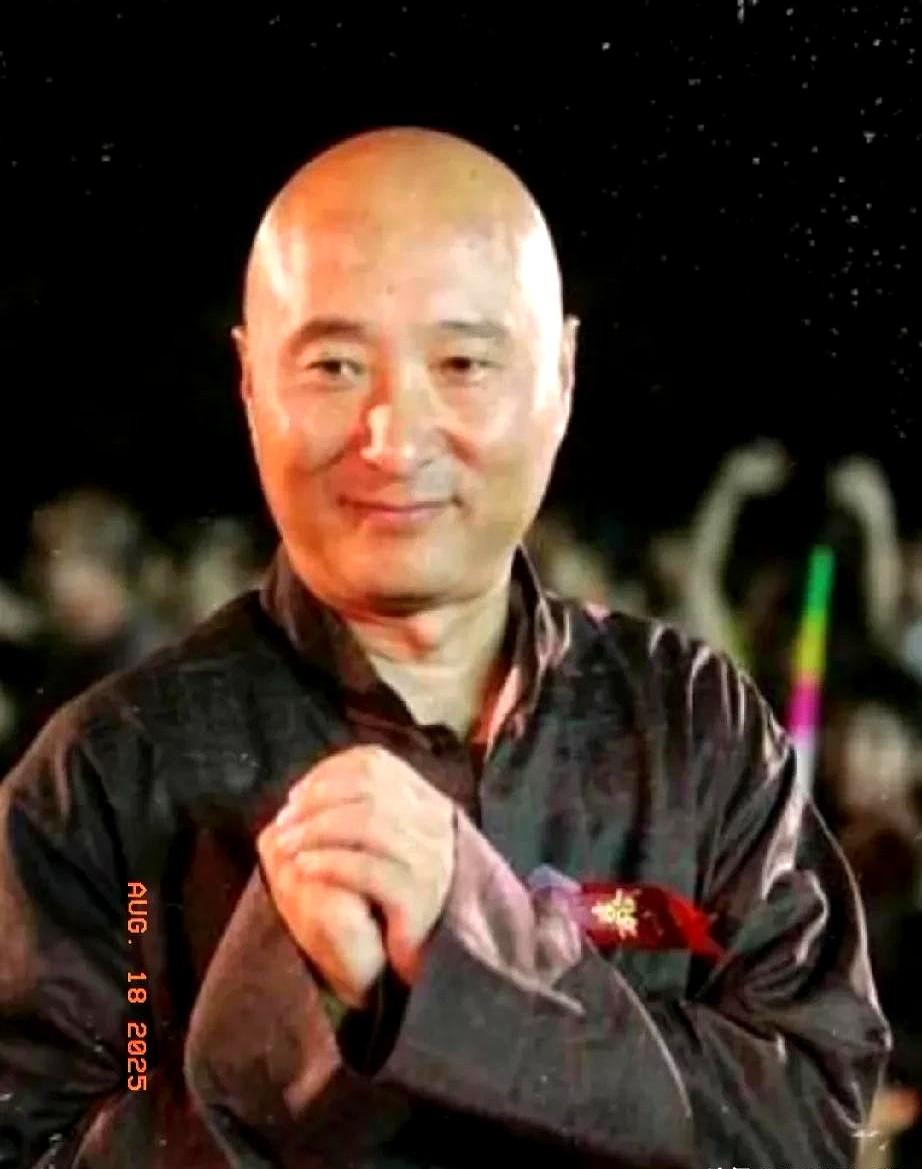 8月17号，《戏台》下线，票房3.94亿，直接打趴同期流量片。网友炸了：“陈