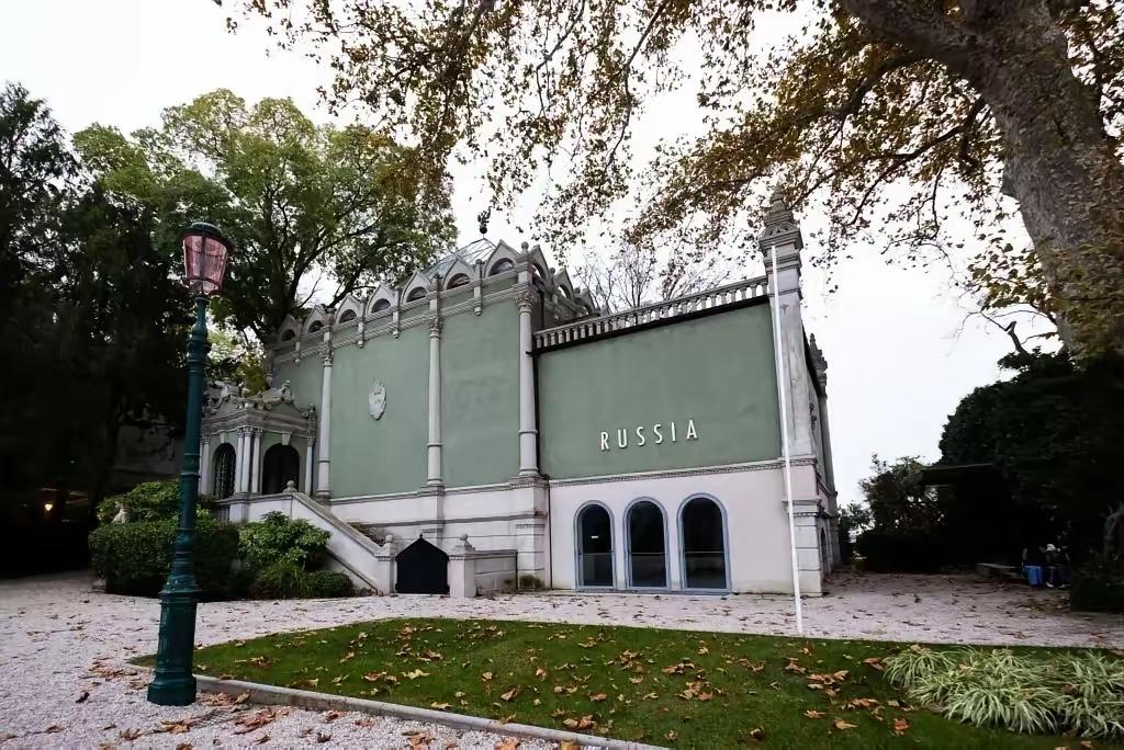 欧洲正在欢迎俄罗斯，乌克兰急得直跺脚。据乌方消息，意大利威尼斯双年展准备重新接纳