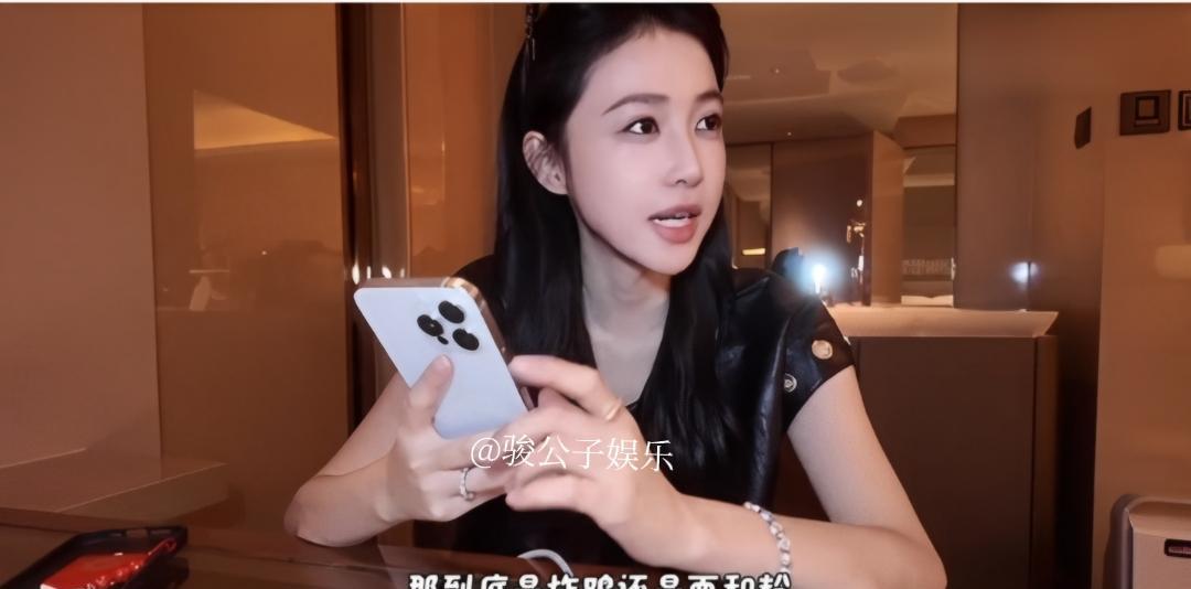 潘帅怎么没有老婆吃不胖的体质啊！10月5日，潘玮柏老婆宣云晒出澳门周末游VL