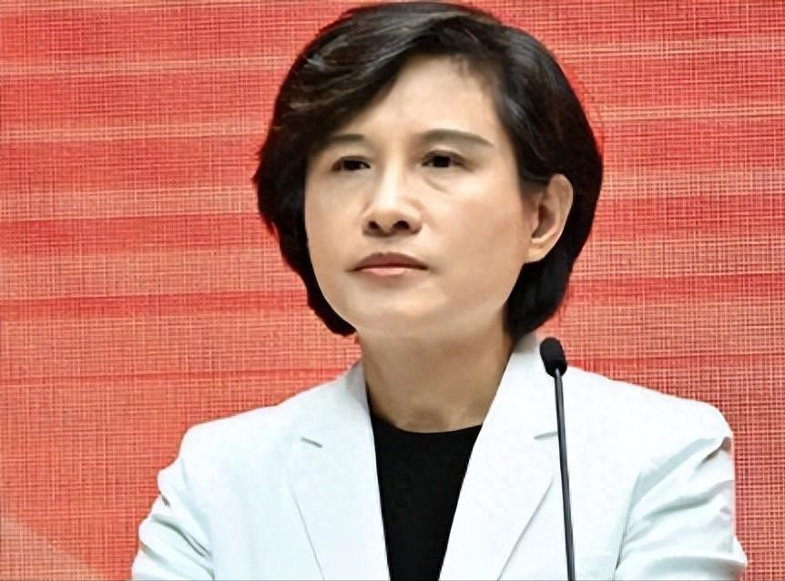 2019年台北的演艺界新春餐会上，当着上百位岛内演艺人士的面，67 岁拄着拐杖