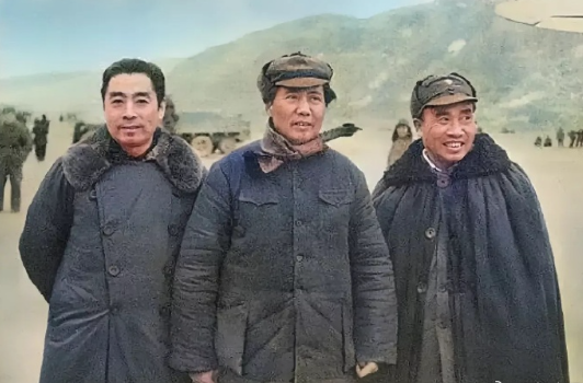 最强历史“铁三角”排名!第一、毛主席，周恩来，朱德。第二、刘邦，萧何，韩信。