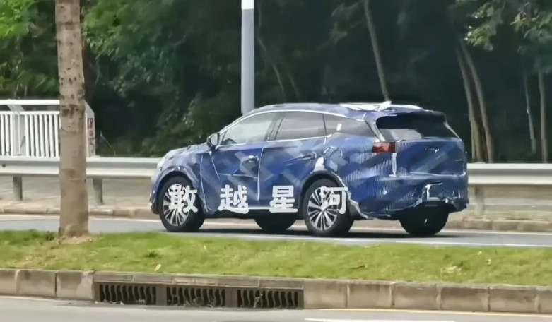 独家曝光！改款唐DMi实拍图泄露，怀挡+冰箱成亮点，9月上市欲冲销量！明年还有大五座纯电唐EV来袭？