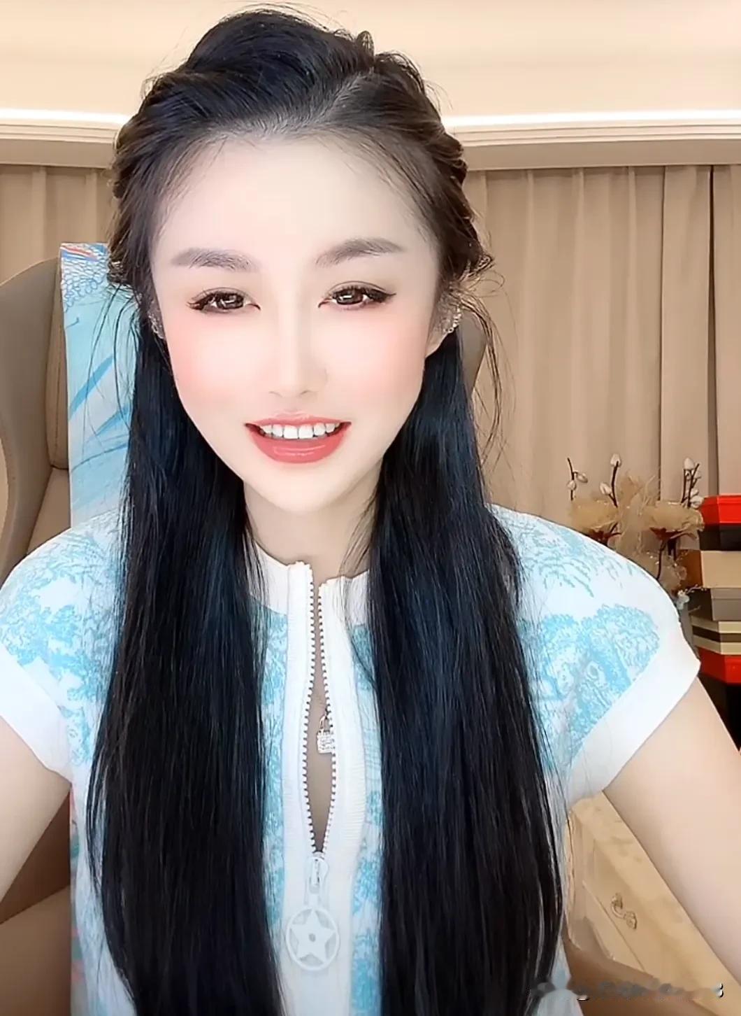 女人和你约会时给出的暗示1.约会结束她回去给你报了平安暗示一一还会再次约会