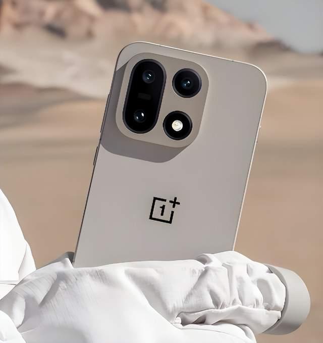 撕掉极客标签，赌一场新用户的接受度聊起一加15，官方定位“超旗舰”没毛病，但别