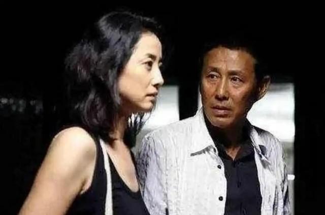 一次，记者问陈道明：“刘蓓说你叫她大疯子！”陈道明愣了一下，说：“没叫大疯子，我