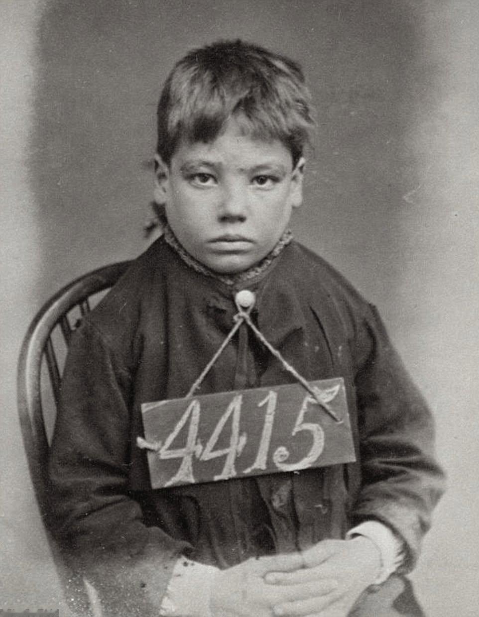 一张拍摄于1873年的旺兹沃思监狱（WandsworthPrison）照片