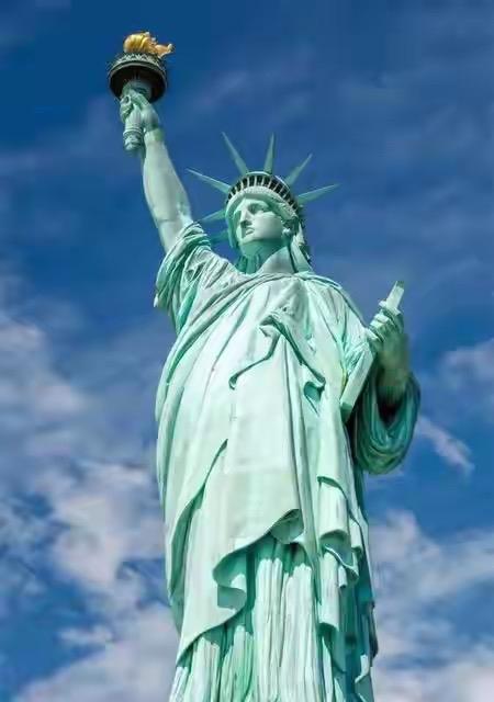 美国和加拿大有什么不同？1.历史不同美国的建国史大家都知道，靠打下来的