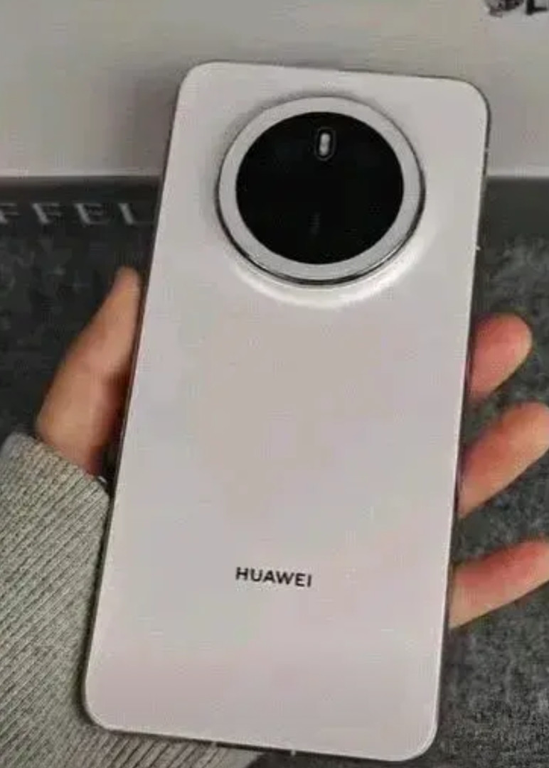 买手机，我竟后悔了！家人们谁懂啊！我这人贪小便宜，在县城华为店，店员跟我说：“