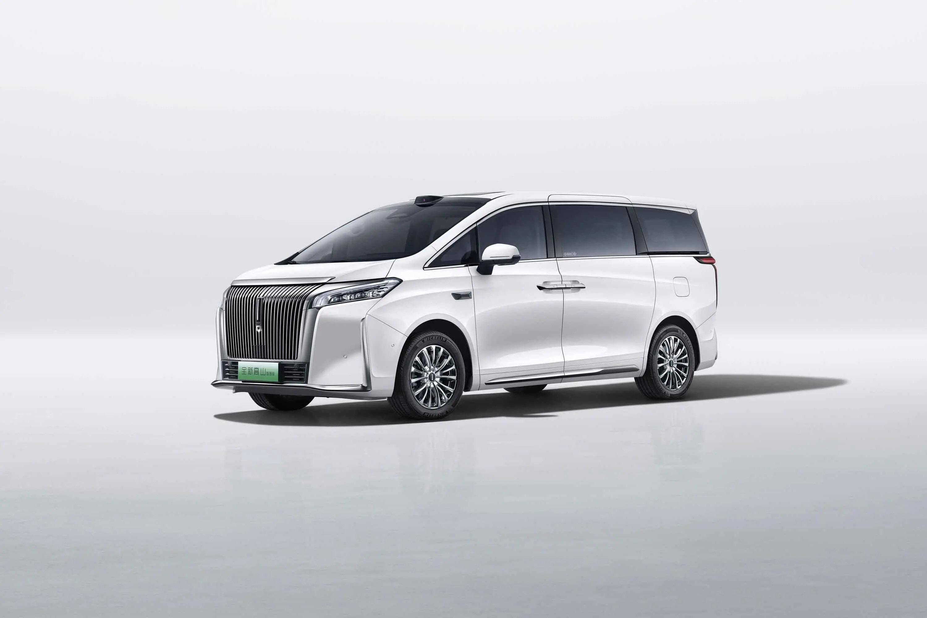 魏牌高山真的把家庭MPV玩明白了😯。连续三个月销量破万，身边好多朋友换车都选它