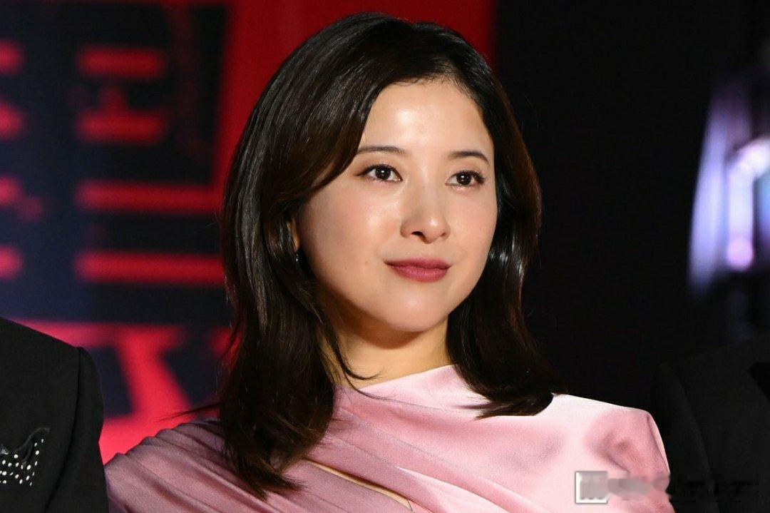 日娱新闻吉高由里子吉高由里子于5月26日参加电影《黑牢城》（6月19日周五全国