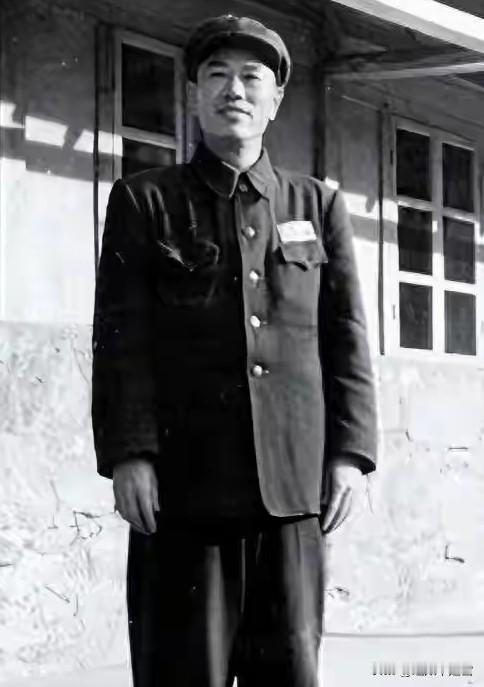 海南解放30周年，邓华审阅纪念文稿后，坦言：光写韩先楚是不行的一九七九年十