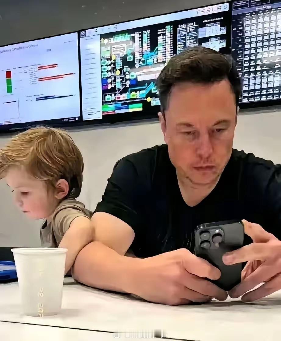 特斯拉手机看样是没戏了，还是iPhone好用​​​