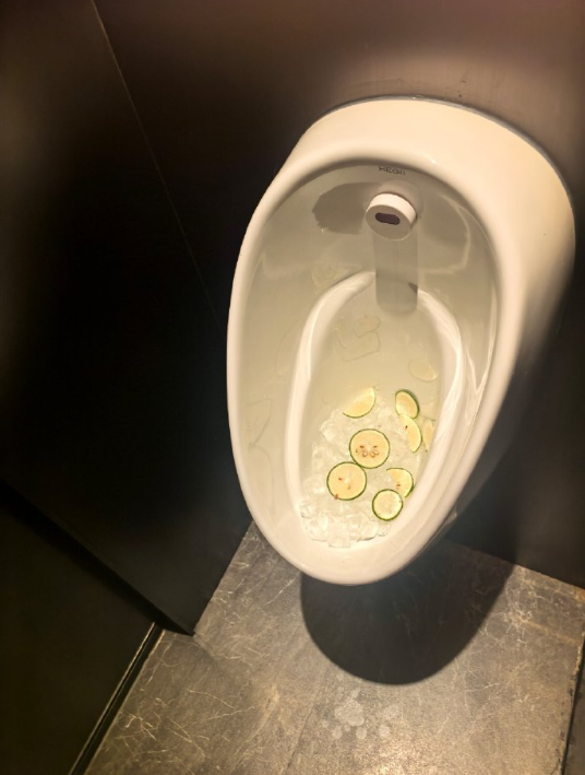 ？？？马桶也要加冰加柠檬吗？！​​​