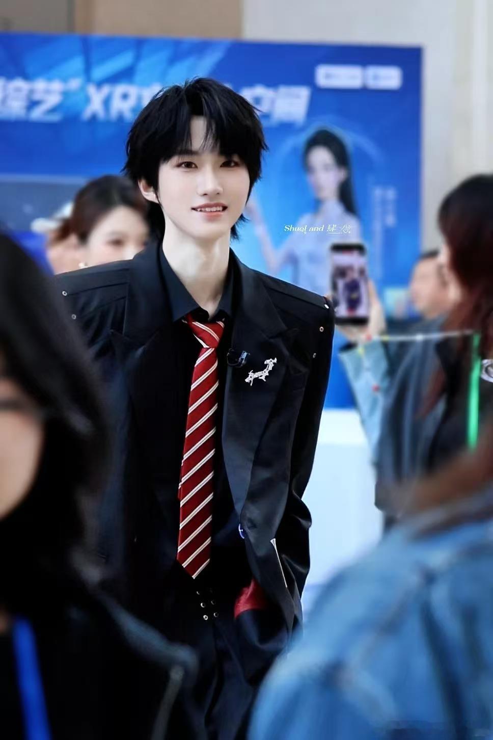 黄朔回应不被李飞尊重无限超越班无限超越班这段名场面太有话题度，黄朔写讨厌看不起