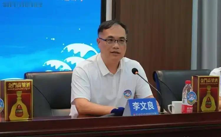 4月27日，金门县副县长李文良，也就是金门的“二把手”，申请带队去厦门考察，结果
