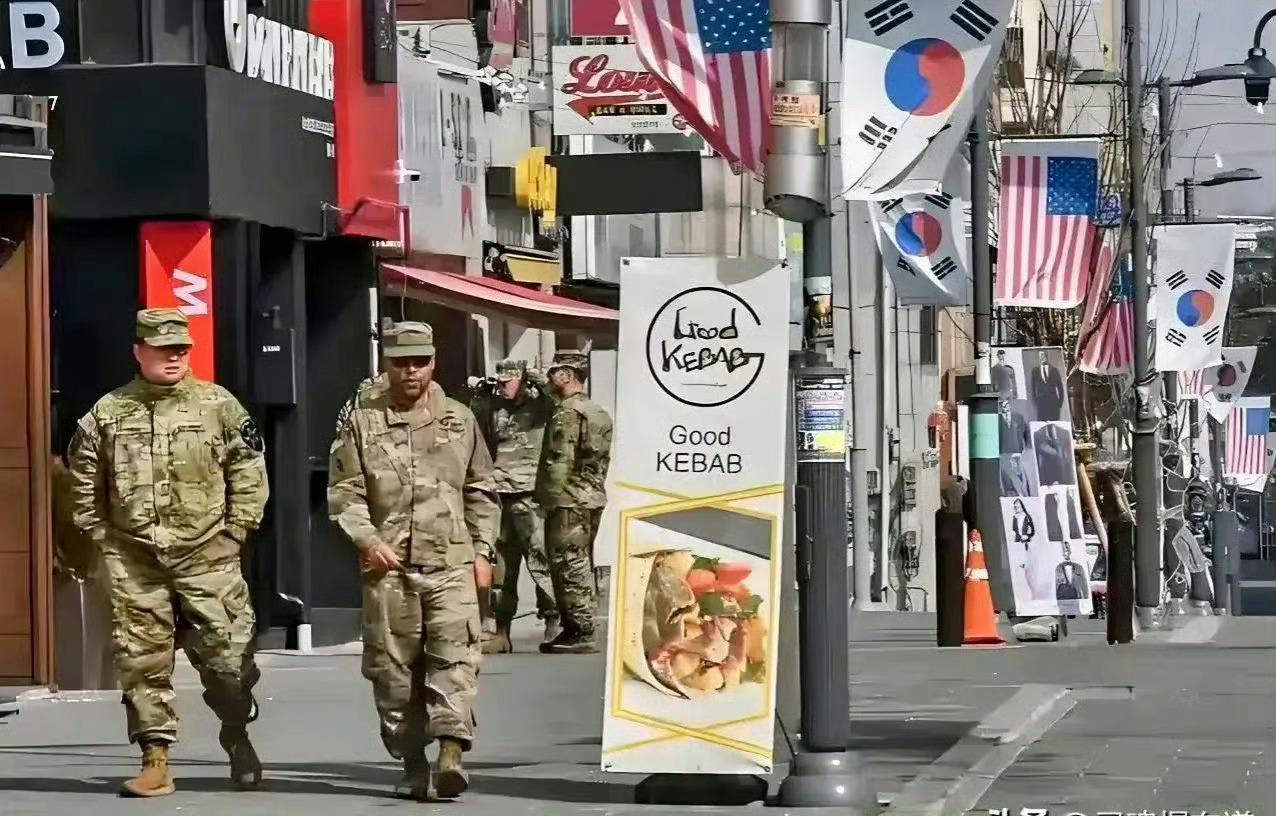 韩国网友疑惑：为啥中国国庆街头只挂五星红旗？一位韩国网友看到中国国庆街头挂