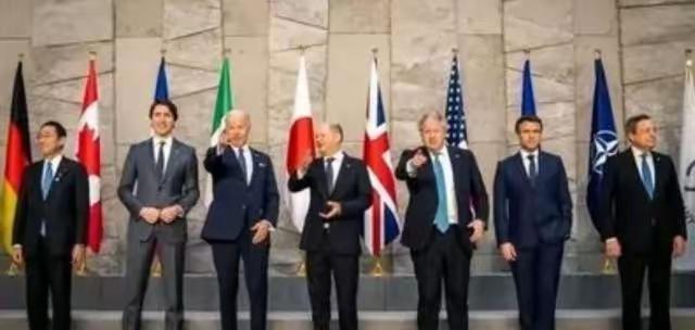 不准中国援俄，也不准中国收台，更不准管制稀土。七国集团最近明确指出，中国不能援助