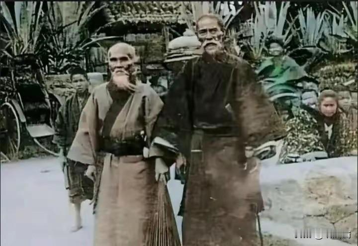 1879年日本凶得很，把琉球国给吞了，改名冲绳县。琉球王尚泰叫人抓到东京，世子老
